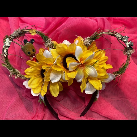 Hand made Groot inspired Minnie Mouse Ears - Picture 3 of 3